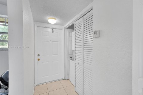 Copropriété à louer à Pembroke Pines, Floride: 2 chambres, 84.91 m2 № 1370438 - photo 7