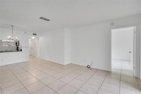 Copropriété à louer à Pembroke Pines, Floride: 2 chambres, 84.91 m2 № 1370438 - photo 10