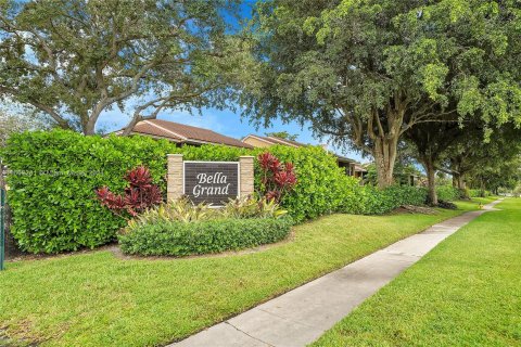 Condo in Pembroke Pines, Florida, 2 bedrooms  № 1370438 - photo 23