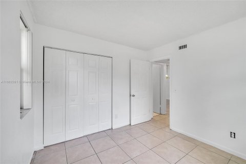 Copropriété à louer à Pembroke Pines, Floride: 2 chambres, 84.91 m2 № 1370438 - photo 14