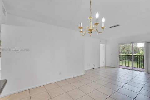 Copropriété à louer à Pembroke Pines, Floride: 2 chambres, 84.91 m2 № 1370438 - photo 8