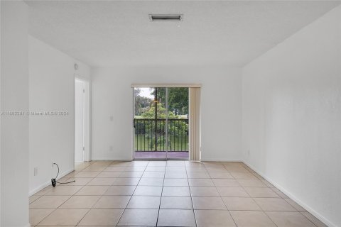 Copropriété à louer à Pembroke Pines, Floride: 2 chambres, 84.91 m2 № 1370438 - photo 12