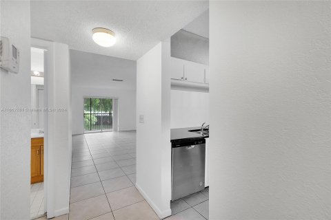 Copropriété à louer à Pembroke Pines, Floride: 2 chambres, 84.91 m2 № 1370438 - photo 6