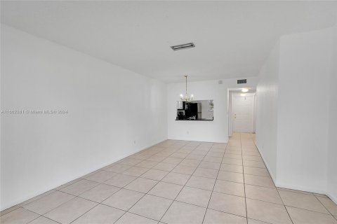 Copropriété à louer à Pembroke Pines, Floride: 2 chambres, 84.91 m2 № 1370438 - photo 11