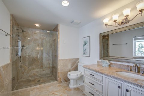 House in North Miami Beach, Florida 5 bedrooms, 376.07 sq.m. № 1370388 - photo 15