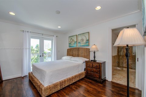 Casa en alquiler en North Miami Beach, Florida, 5 dormitorios, 376.07 m2 № 1370388 - foto 13