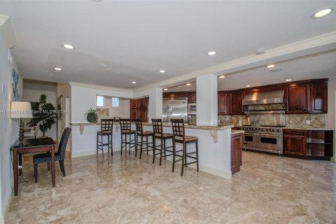 House in North Miami Beach, Florida 5 bedrooms, 376.07 sq.m. № 1370388 - photo 29