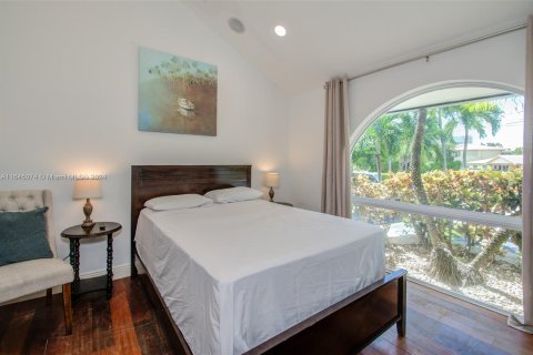 Casa en alquiler en North Miami Beach, Florida, 5 dormitorios, 376.07 m2 № 1370388 - foto 23