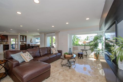 Casa en alquiler en North Miami Beach, Florida, 5 dormitorios, 376.07 m2 № 1370388 - foto 27