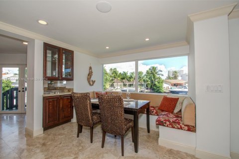 Casa en alquiler en North Miami Beach, Florida, 5 dormitorios, 376.07 m2 № 1370388 - foto 28