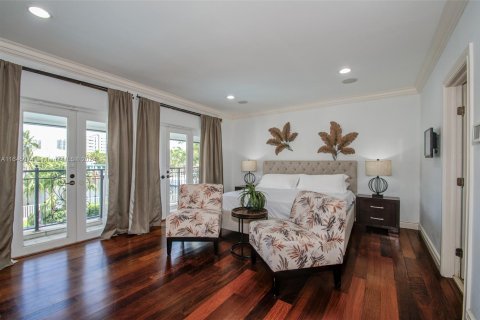 Casa en alquiler en North Miami Beach, Florida, 5 dormitorios, 376.07 m2 № 1370388 - foto 8