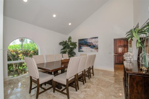 House in North Miami Beach, Florida 5 bedrooms, 376.07 sq.m. № 1370388 - photo 30