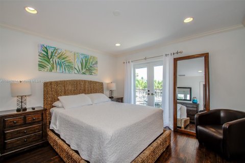 Casa en alquiler en North Miami Beach, Florida, 5 dormitorios, 376.07 m2 № 1370388 - foto 16