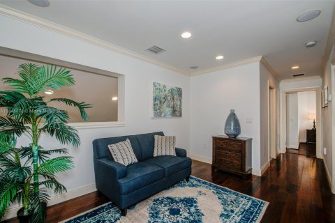 Casa en alquiler en North Miami Beach, Florida, 5 dormitorios, 376.07 m2 № 1370388 - foto 12