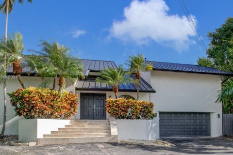 Casa en alquiler en North Miami Beach, Florida, 5 dormitorios, 376.07 m2 № 1370388 - foto 2