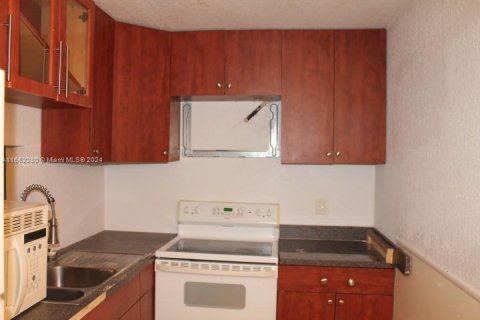 Condo in Tamarac, Florida, 1 bedroom  № 1370437 - photo 4