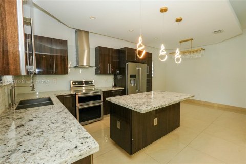 Casa en alquiler en Miami, Florida, 4 dormitorios, 192.87 m2 № 1370436 - foto 8