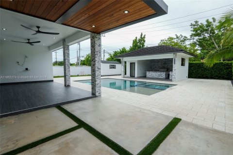 Villa ou maison à louer à Miami, Floride: 4 chambres, 192.87 m2 № 1370436 - photo 3