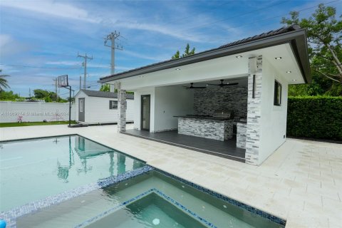 Casa en alquiler en Miami, Florida, 4 dormitorios, 192.87 m2 № 1370436 - foto 6