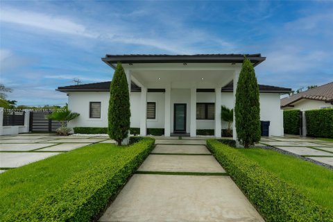 Villa ou maison à louer à Miami, Floride: 4 chambres, 192.87 m2 № 1370436 - photo 1