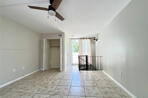 Townhouse in Miami, Florida 3 bedrooms, 101.45 sq.m. № 1391471 - photo 23