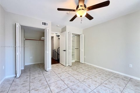 Townhouse in Miami, Florida 3 bedrooms, 101.45 sq.m. № 1391471 - photo 25