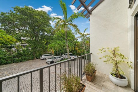 Townhouse in Miami, Florida 3 bedrooms, 101.45 sq.m. № 1391471 - photo 30