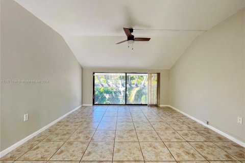 Townhouse in Miami, Florida 3 bedrooms, 101.45 sq.m. № 1391471 - photo 21