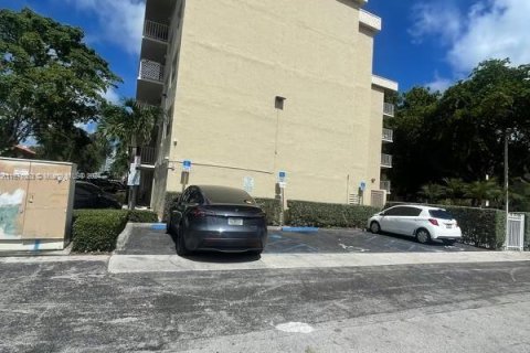 Apartment in North Miami, Florida 1 bedroom, 62.52 sq.m. № 1391472 - photo 4