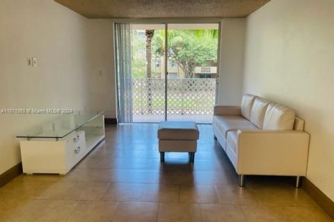 Apartment in North Miami, Florida 1 bedroom, 62.52 sq.m. № 1391472 - photo 12