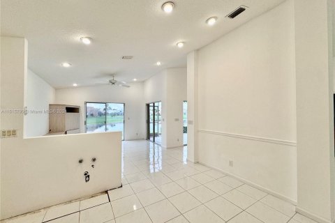 House in Delray Beach, Florida 3 bedrooms, 150.32 sq.m. № 1237432 - photo 12