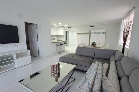 Condominio en venta en Bay Harbor Islands, Florida, 1 dormitorio, 92.9 m2 № 1237436 - foto 12