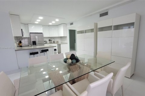 Condominio en venta en Bay Harbor Islands, Florida, 1 dormitorio, 92.9 m2 № 1237436 - foto 11