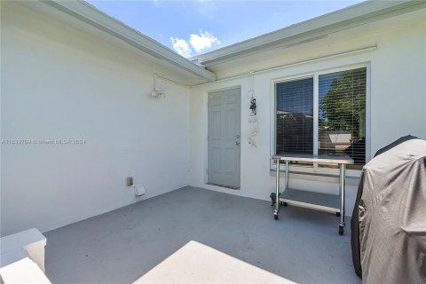 Villa ou maison à vendre à Tamarac, Floride: 2 chambres, 97.55 m2 № 1329789 - photo 29