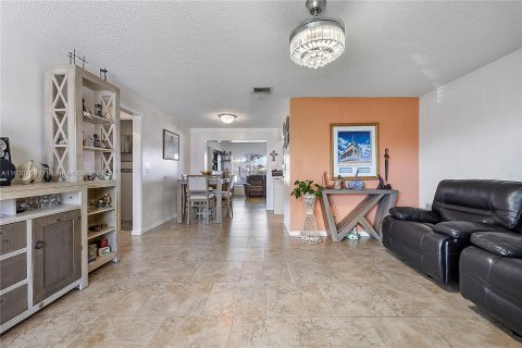 Villa ou maison à vendre à Tamarac, Floride: 2 chambres, 97.55 m2 № 1329789 - photo 6