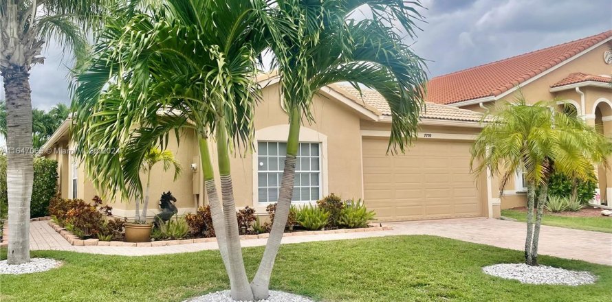 House in Boynton Beach, Florida 3 bedrooms, 174.19 sq.m. № 1329828