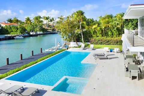 Casa en venta en Miami Beach, Florida, 7 dormitorios, 631.36 m2 № 148833 - foto 30