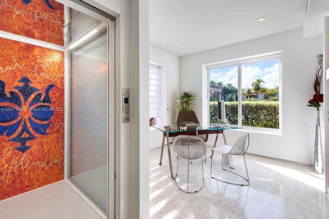 Villa ou maison à vendre à Miami Beach, Floride: 7 chambres, 631.36 m2 № 148833 - photo 15