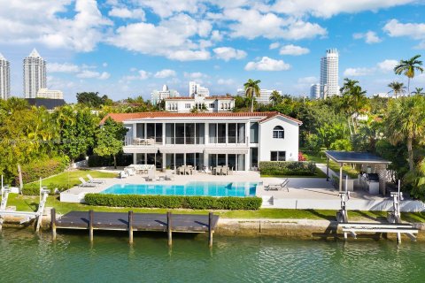 Villa ou maison à vendre à Miami Beach, Floride: 7 chambres, 631.36 m2 № 148833 - photo 2