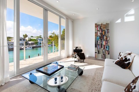 Casa en venta en Miami Beach, Florida, 7 dormitorios, 631.36 m2 № 148833 - foto 25
