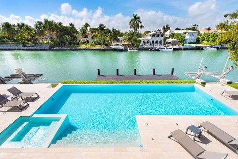 Casa en venta en Miami Beach, Florida, 7 dormitorios, 631.36 m2 № 148833 - foto 27