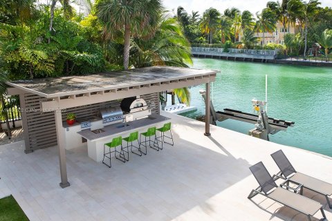 Villa ou maison à vendre à Miami Beach, Floride: 7 chambres, 631.36 m2 № 148833 - photo 28