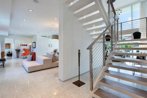 Villa ou maison à vendre à Miami Beach, Floride: 7 chambres, 631.36 m2 № 148833 - photo 4