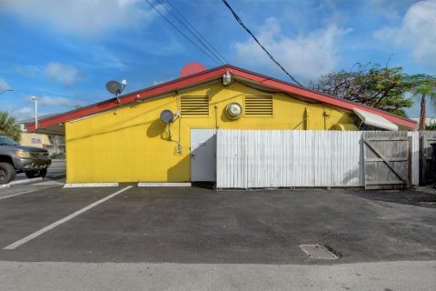 Commercial property in Lake Worth, Florida № 1121360 - photo 21