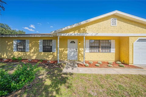 Casa en venta en Ocala, Florida, 3 dormitorios, 111.85 m2 № 1379642 - foto 1