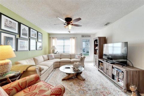 Condo in Saint Petersburg, Florida, 2 bedrooms  № 1379688 - photo 17