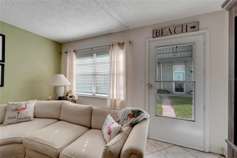 Condo in Saint Petersburg, Florida, 2 bedrooms  № 1379688 - photo 21