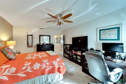 Condo in Saint Petersburg, Florida, 2 bedrooms  № 1379688 - photo 27