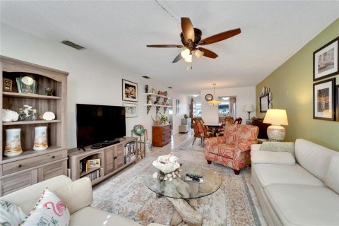 Condo in Saint Petersburg, Florida, 2 bedrooms  № 1379688 - photo 20