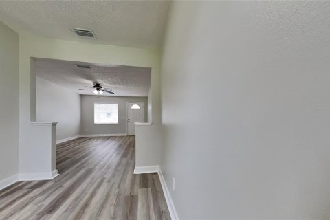 House in Tampa, Florida 3 bedrooms, 96.71 sq.m. № 1434172 - photo 3